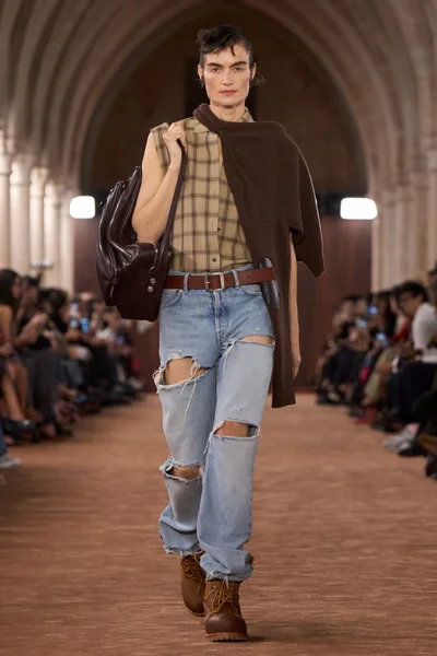 Look 28